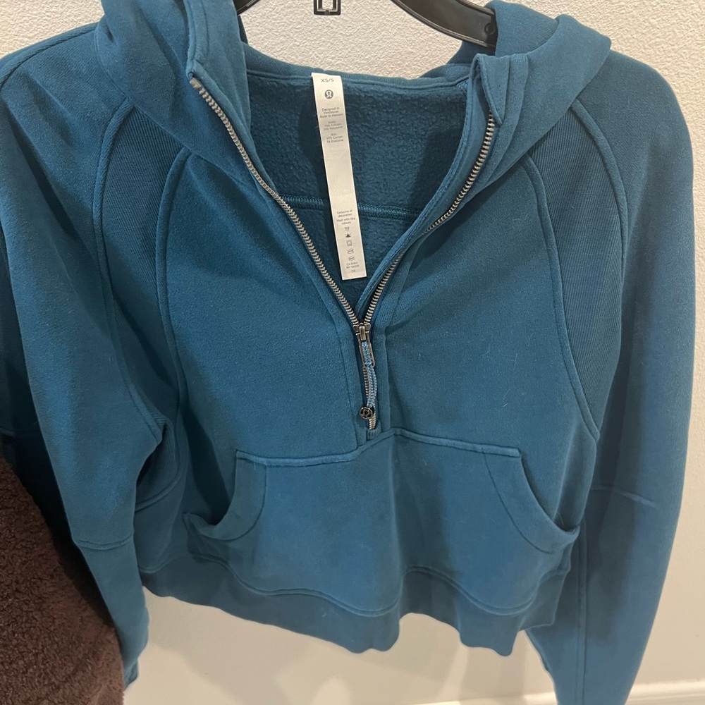 Lululemon cropped hoodie